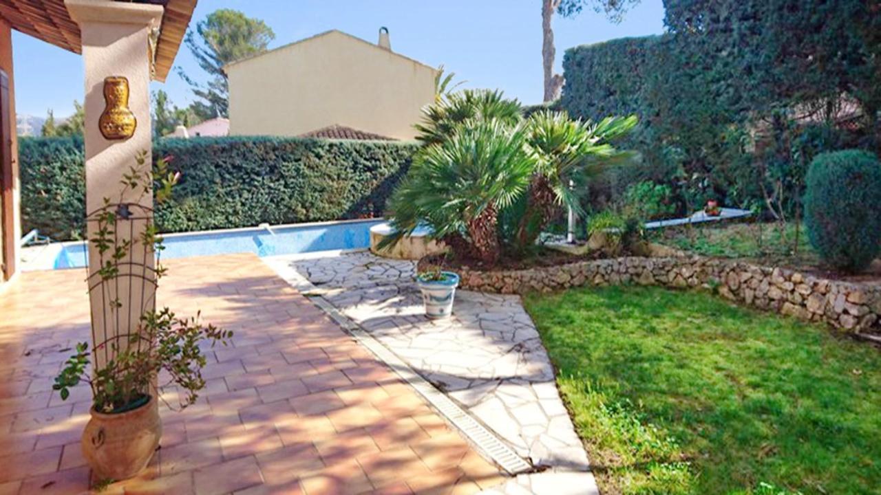Villa Avec Piscine A Saint-Raphael Et Vue Sur La Montagne Exterior foto