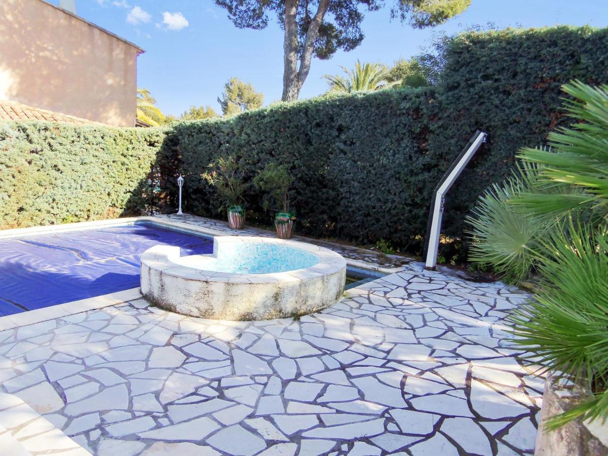 Villa Avec Piscine A Saint-Raphael Et Vue Sur La Montagne Exterior foto